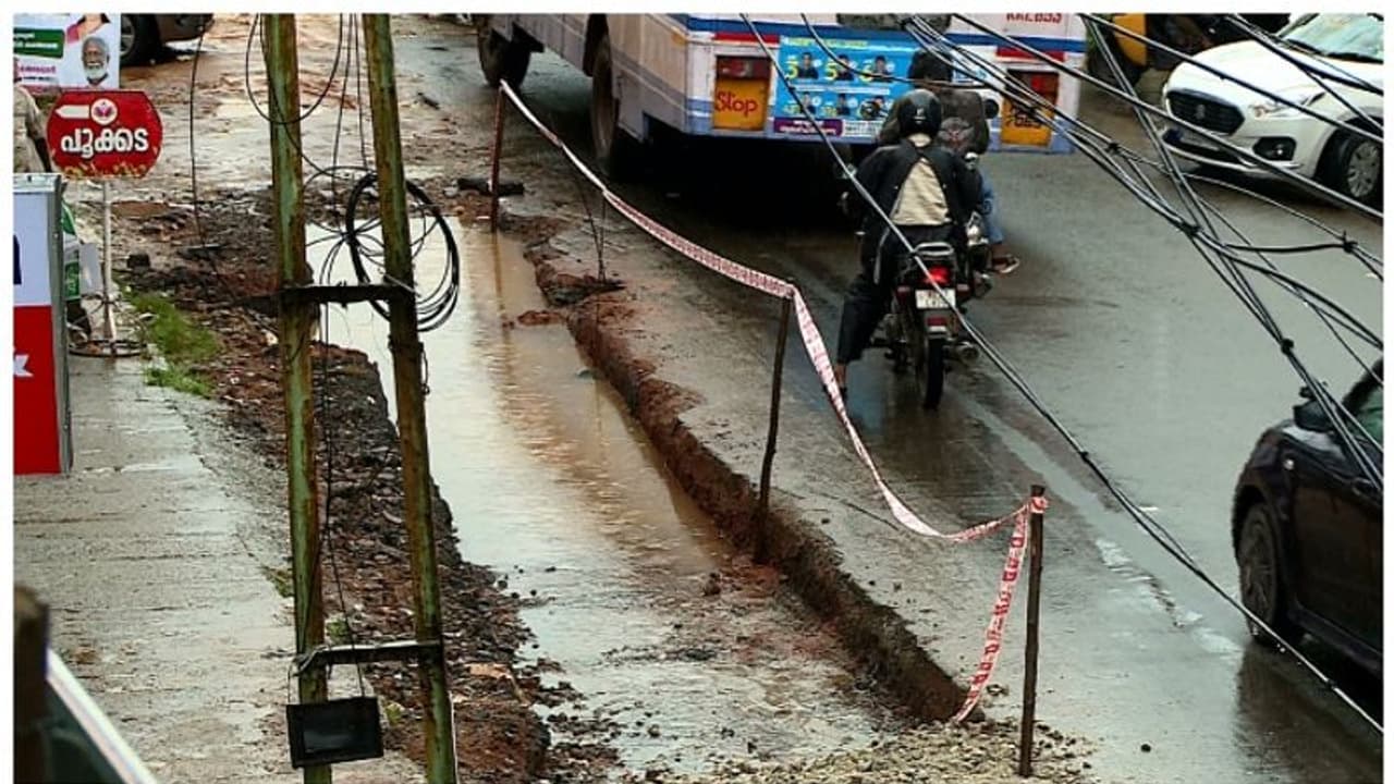 പത്തനംതിട്ട നഗരത്തിലെ പൈപ്പ് മാറ്റി സ്ഥാപിക്കൽ; പണി 'മുടക്കിയ' കരാറുകാരനെ പുറത്താക്കി ജല അതോറിറ്റി