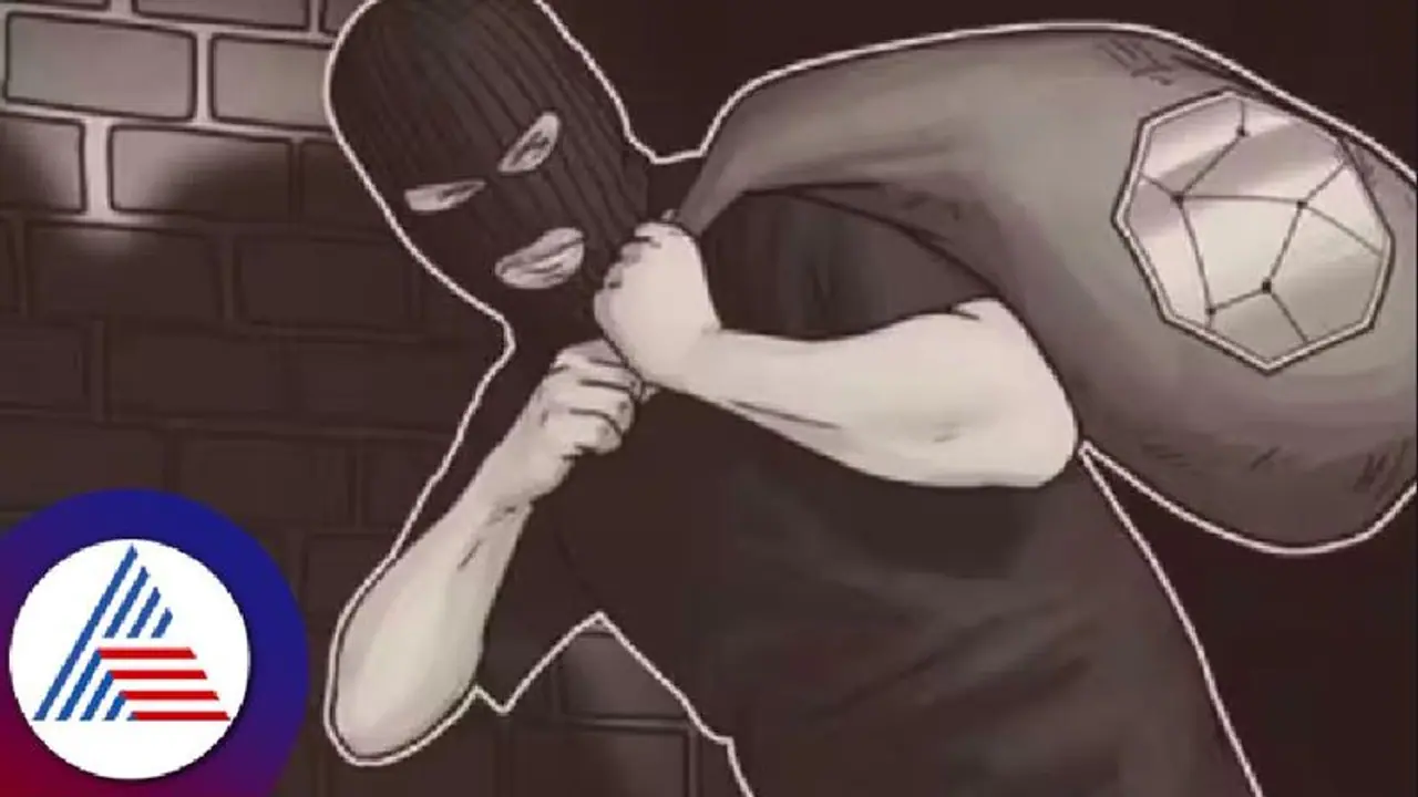 ರಾಯಚೂರಲ್ಲಿದ್ದಾರೆ ಖತರ್ನಾಕ್ ಕಳ್ಳರು, ಎಟಿಎಂನಲ್ಲಿ ಹಣ ಡ್ರಾ ಮಾಡುವ ಮುನ್ನ ಇರಲಿ ಎಚ್ಚರ! ರಾಯಚೂರಲ್ಲಿದ್ದಾರೆ ಖತರ್ನಾಕ್ ಕಳ್ಳರು, ಎಟಿಎಂನಲ್ಲಿ ಹಣ ಡ್ರಾ ಮಾಡುವ ಮುನ್ನ ಇರಲಿ ಎಚ್ಚರ!