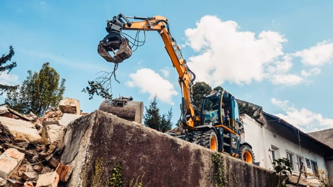 Delhi: PWD demolishes Hanuman Temple, Dargah in Bhajanpura amid heavy security deployment