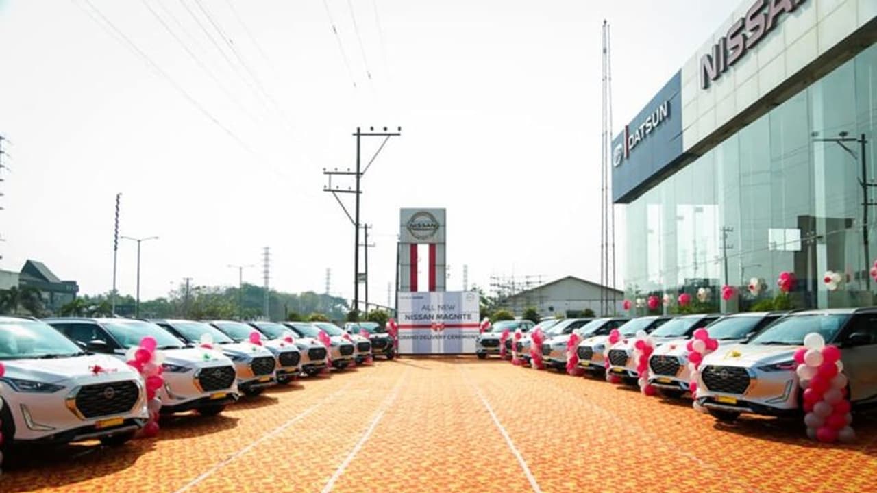 'ആരുമില്ലാത്ത നിസാന് മാഗ്നൈറ്റ് തുണ', ഷോറൂമുകളില് തിരക്കൊഴിയുന്നില്ല, കണ്ണുനിറഞ്ഞ് കമ്പനി! 'ആരുമില്ലാത്ത നിസാന് മാഗ്നൈറ്റ് തുണ', ഷോറൂമുകളില് തിരക്കൊഴിയുന്നില്ല, കണ്ണുനിറഞ്ഞ് കമ്പനി!