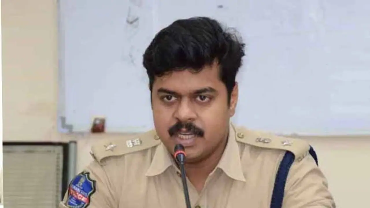 రాహుల్ గాంధీ సభకు ఆటంకాలు కల్పించలేదు: ఖమ్మం సీపీ విష్ణు వారియర్ రాహుల్ గాంధీ సభకు ఆటంకాలు కల్పించలేదు: ఖమ్మం సీపీ విష్ణు వారియర్