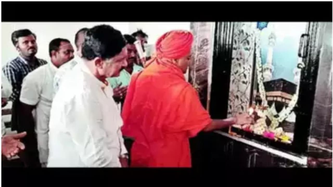 ഇവിടെ ഇങ്ങനെയാണ്...; മുസ്ലിം പള്ളി ഉദ്ഘാടനം ചെയ്തത് സ്വാമി, സൗഹാർദത്തിന്റെ മാതൃക ഇവിടെ ഇങ്ങനെയാണ്...; മുസ്ലിം പള്ളി ഉദ്ഘാടനം ചെയ്തത് സ്വാമി, സൗഹാർദത്തിന്റെ മാതൃക