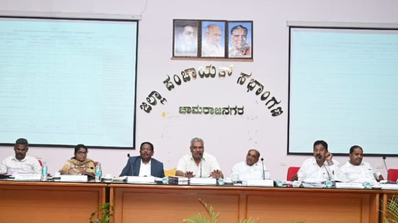 Chamarajanagar: ಬೆಳೆ ಹಾನಿ: ಸಮಗ್ರ ವರದಿ ನೀಡಲು ಸಚಿವ ವೆಂಕಟೇಶ್ ಸೂಚನೆ Chamarajanagar: ಬೆಳೆ ಹಾನಿ: ಸಮಗ್ರ ವರದಿ ನೀಡಲು ಸಚಿವ ವೆಂಕಟೇಶ್ ಸೂಚನೆ