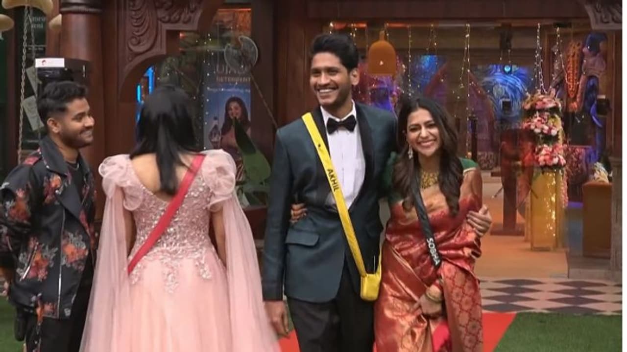 'കേരളം കാത്തിരുന്ന കാഴ്‍ച', ശോഭയ്‍ക്കൊപ്പം അഖിലിന്റെ തമാശ