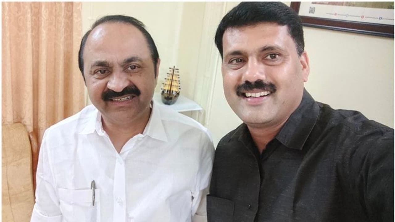 പുനർജനിയിൽ 229 വീടുകൾ നിർമിച്ച് നൽകി; വിവരങ്ങൾ വെളിപ്പെടുത്തുന്നത് ശരിയല്ലെന്ന് റിജിൽ മാക്കുറ്റി പുനർജനിയിൽ 229 വീടുകൾ നിർമിച്ച് നൽകി; വിവരങ്ങൾ വെളിപ്പെടുത്തുന്നത് ശരിയല്ലെന്ന് റിജിൽ മാക്കുറ്റി