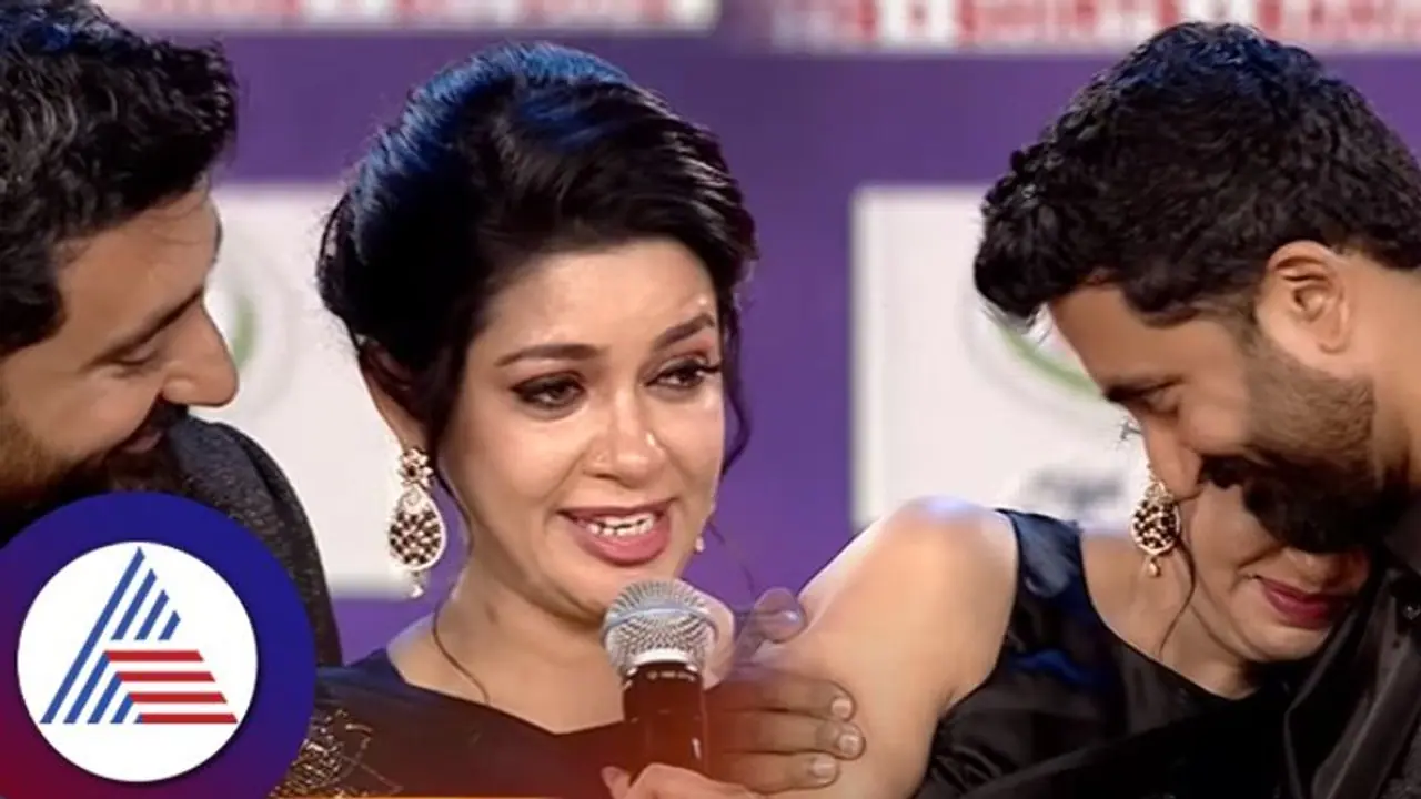 ನಿನಗೆ ಕೋಪ ಜಾಸ್ತಿ; ಪತಿ ಮಾತಿಗೆ ವೇದಿಕೆ ಮೇಲೆ ಕಣ್ಣೀರಿಟ್ಟ ಛಾಯಾ ಸಿಂಗ್! ನಿನಗೆ ಕೋಪ ಜಾಸ್ತಿ; ಪತಿ ಮಾತಿಗೆ ವೇದಿಕೆ ಮೇಲೆ ಕಣ್ಣೀರಿಟ್ಟ ಛಾಯಾ ಸಿಂಗ್!