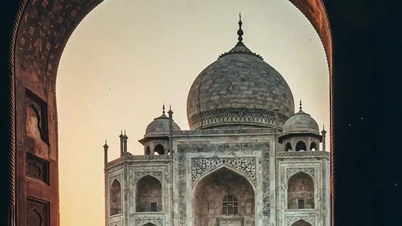 ತಾಜ್ ಮಹಲ್ ವಿರುದ್ಧ ಕೋರ್ಟ್ ಮೆಟ್ಟಿಲೇರಿದ ಹಿಂದೂ ಮಹಾಸಭಾ, ಮಾ.4ಕ್ಕೆ ವಿಚಾರಣೆ!