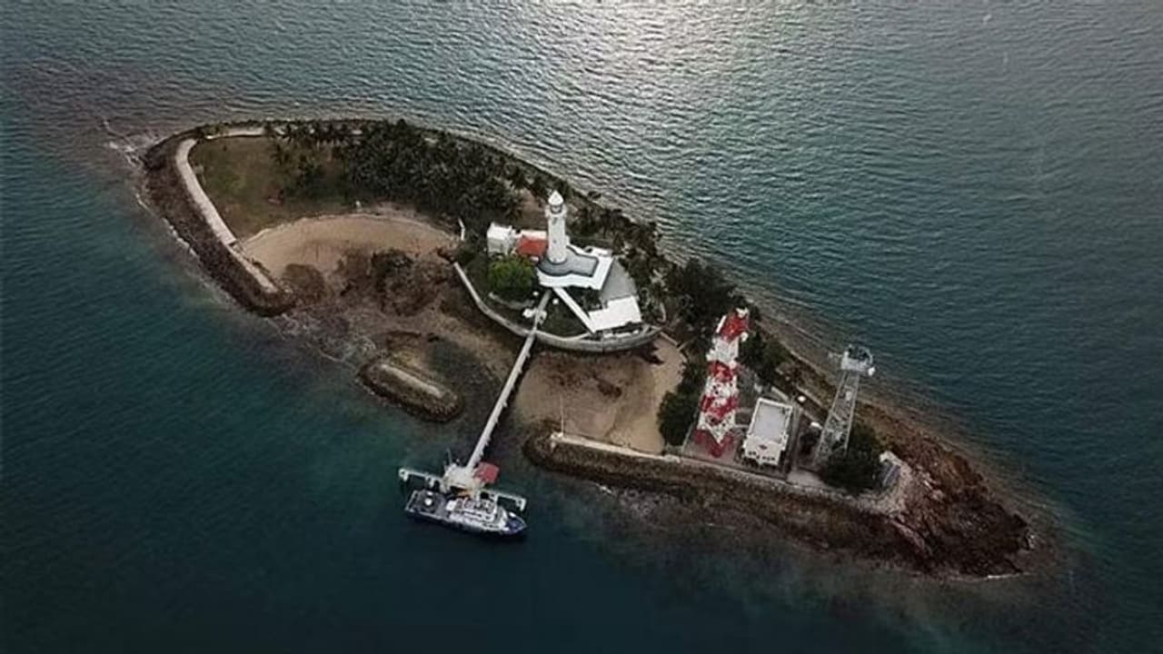 கடலின் நடுவே மீன் பண்ணைகளை அமைக்கும் சிங்கப்பூர் அரசின் டெண்டர் காலவரையின்றி ஒத்திவைப்பு! கடலின் நடுவே மீன் பண்ணைகளை அமைக்கும் சிங்கப்பூர் அரசின் டெண்டர் காலவரையின்றி ஒத்திவைப்பு!