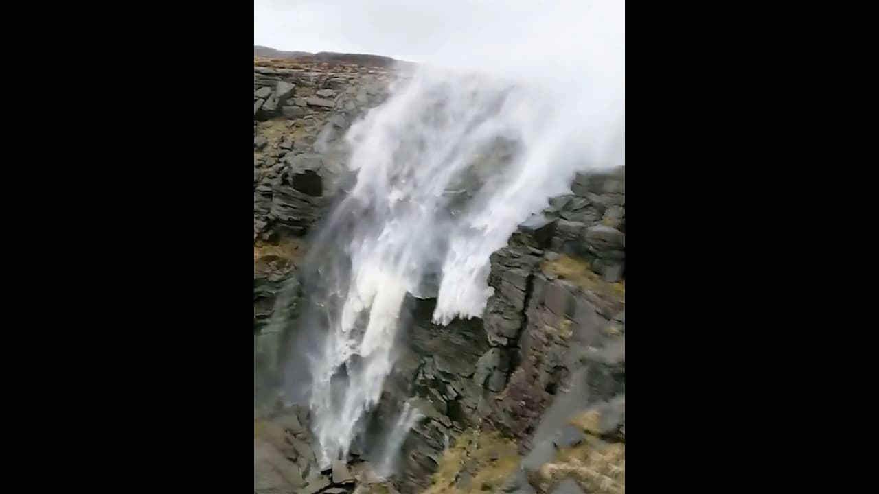 చిత్రకూట్ జలపాతం వద్ద యువతి ఆత్మహత్యాయత్నం.. 90 అడుగుల ఎత్తునుంచి దూకి.. చిత్రకూట్ జలపాతం వద్ద యువతి ఆత్మహత్యాయత్నం.. 90 అడుగుల ఎత్తునుంచి దూకి..