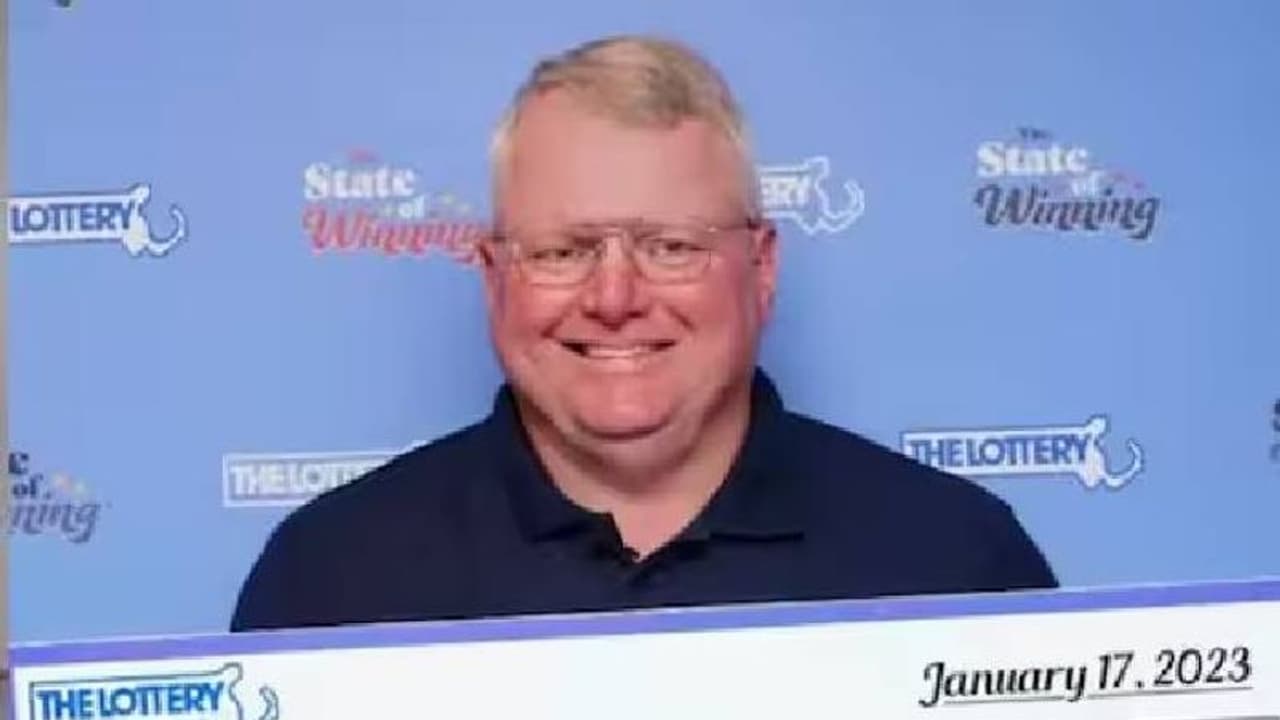 25 കോടി സമ്മാനമടിച്ച ലോട്ടറി ടിക്കറ്റ് മദ്യഷോപ്പിൽ കളഞ്ഞുപോയി, മാറാൻ ശ്രമിച്ച് ജോലിക്കാരി, പിന്നെ സംഭവിച്ചത്.. 25 കോടി സമ്മാനമടിച്ച ലോട്ടറി ടിക്കറ്റ് മദ്യഷോപ്പിൽ കളഞ്ഞുപോയി, മാറാൻ ശ്രമിച്ച് ജോലിക്കാരി, പിന്നെ സംഭവിച്ചത്..