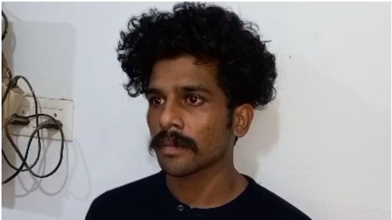 ഭക്ഷണം കഴിക്കുന്നതിനിടെ ഹോട്ടലിൽ വാക്കേറ്റം, കത്തിക്കുത്ത്; ടെക്നോപാർക്കിന് മുന്നിലെ ആക്രമണം, പ്രതി പിടിയിൽ ഭക്ഷണം കഴിക്കുന്നതിനിടെ ഹോട്ടലിൽ വാക്കേറ്റം, കത്തിക്കുത്ത്; ടെക്നോപാർക്കിന് മുന്നിലെ ആക്രമണം, പ്രതി പിടിയിൽ