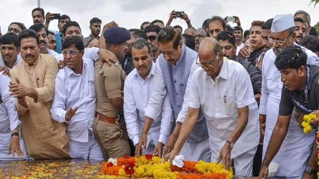 பலத்தை காட்டிய சரத் பவார்: வகுப்புவாத சக்திகளுக்கு எதிராக போராட அழைப்பு!