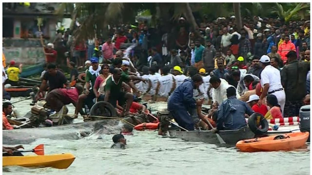 വള്ളംകളിക്കിടെ ചമ്പക്കുളത്ത് വള്ളം മറിഞ്ഞു, രക്ഷാപ്രവര്‍ത്തനം പുരോഗമിക്കുന്നു
