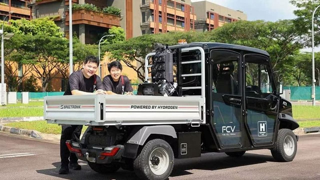 சிங்கப்பூரில் முதாவது ஹைட்டரஜன் எரிபொருள் கொண்ட வாகனத்தின் சோதனை ஓட்டம்! சிங்கப்பூரில் முதாவது ஹைட்டரஜன் எரிபொருள் கொண்ட வாகனத்தின் சோதனை ஓட்டம்!
