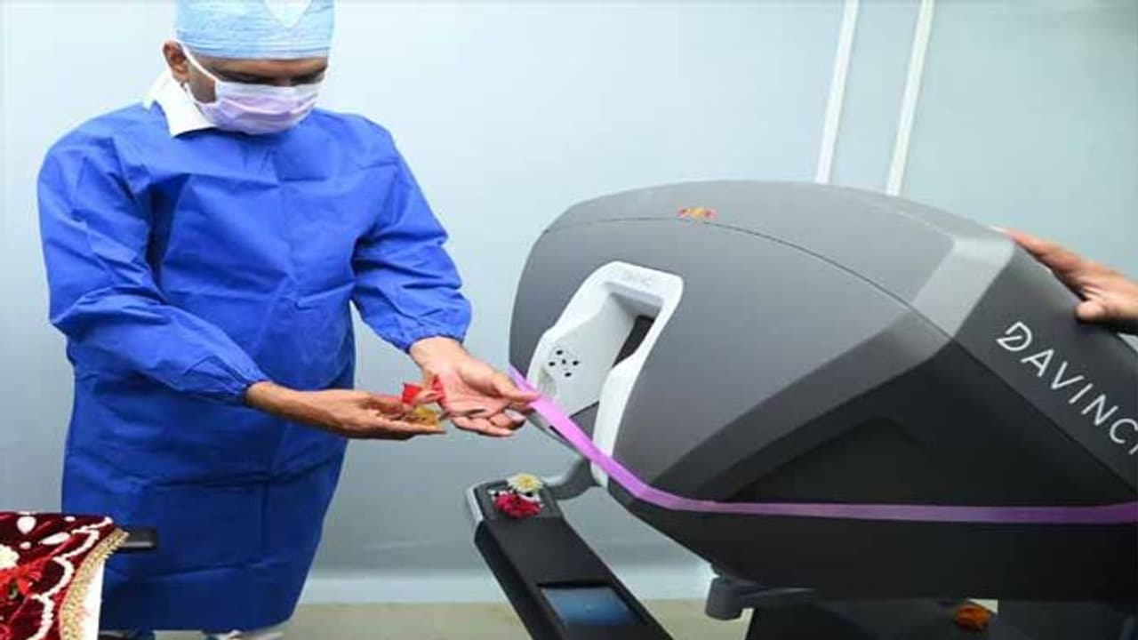 హాఫ్ నాలెడ్జ్తో మాట్లాడుతున్నారు: ఉస్మానియాపై గవర్నర్ విమర్శలకు హరీష్ కౌంటర్ హాఫ్ నాలెడ్జ్తో మాట్లాడుతున్నారు: ఉస్మానియాపై గవర్నర్ విమర్శలకు హరీష్ కౌంటర్