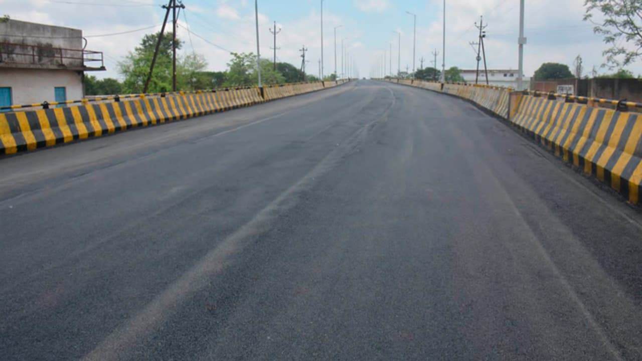 బ్రిడ్జికి కలెక్టర్ పేరు: కోనసీమ జిల్లావాసుల అభిమానం ఇదీ...