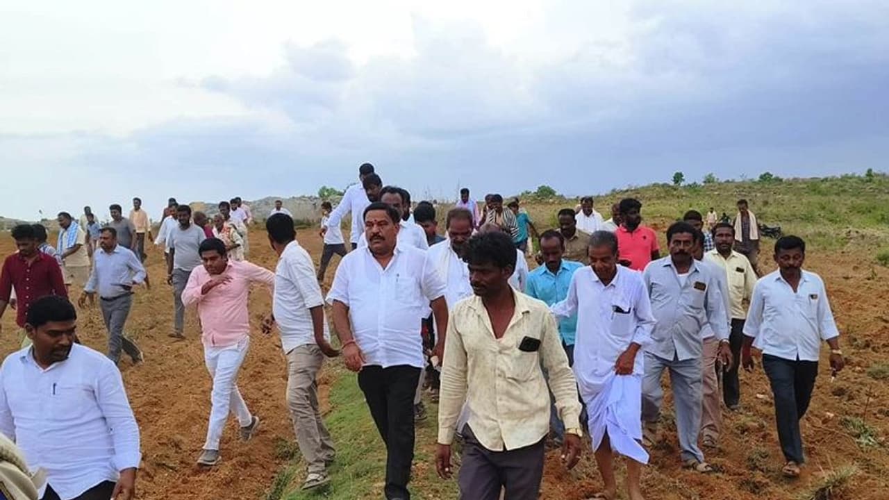 ಗಣಿಗಾರಿಕೆ ರೈತರ ಹಿತಕ್ಕೆ ಧಕ್ಕೆಯಾದಗಿರಲಿ: ಶಾಸಕ ಸುಬ್ಬಾರೆಡ್ಡಿ ಎಚ್ಚರಿಕೆ ಗಣಿಗಾರಿಕೆ ರೈತರ ಹಿತಕ್ಕೆ ಧಕ್ಕೆಯಾದಗಿರಲಿ: ಶಾಸಕ ಸುಬ್ಬಾರೆಡ್ಡಿ ಎಚ್ಚರಿಕೆ