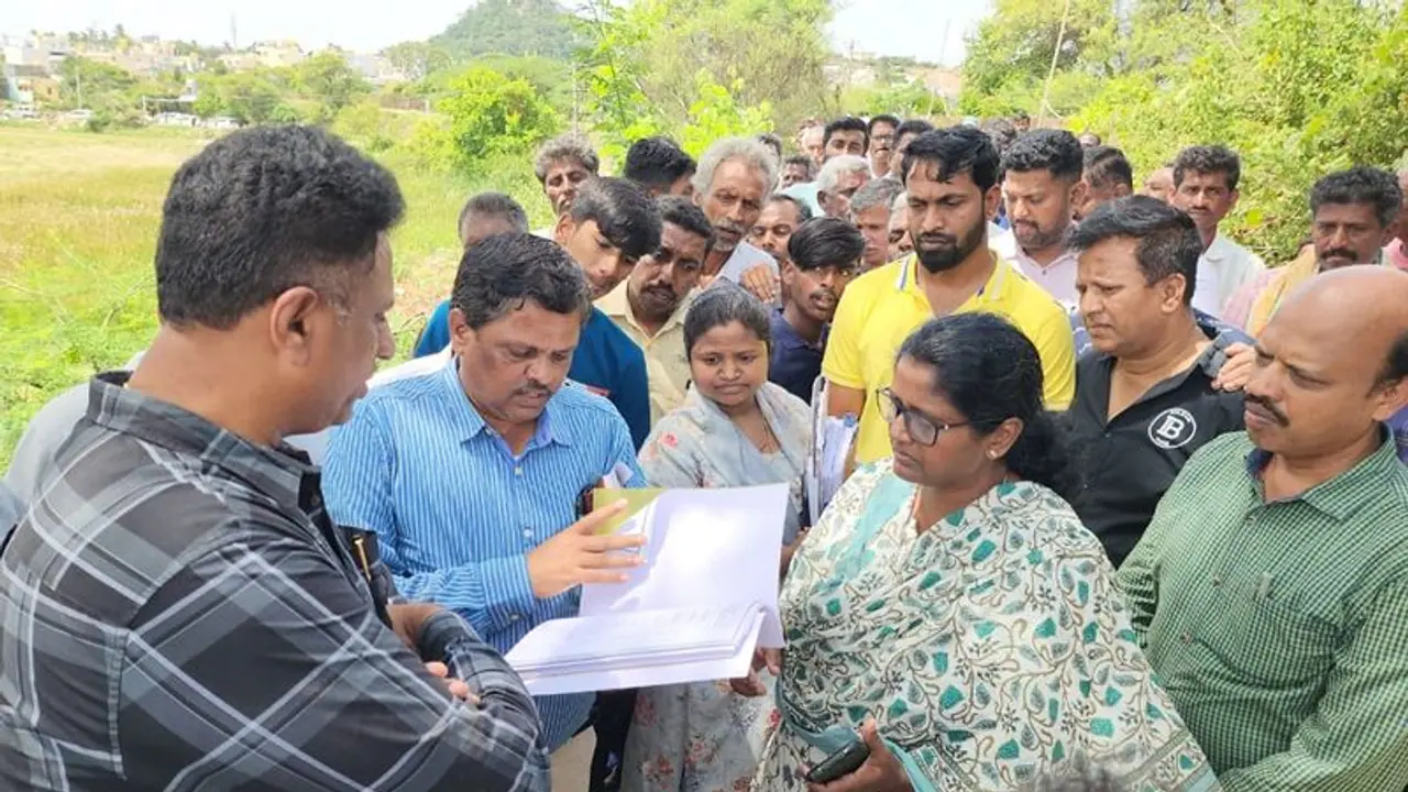 ನೆಕ್ಕುಂದಿ ಕೆರೆ ಅವ್ಯವಸ್ಥೆ: ಮೀನುಗಾರಿಕೆ ಇಲಾಖೆ ಅಧಿಕಾರಿಗಳ ವಿರುದ್ಧ ಸಚಿವ ಸುಧಾಕರ್ ಗರಂ ನೆಕ್ಕುಂದಿ ಕೆರೆ ಅವ್ಯವಸ್ಥೆ: ಮೀನುಗಾರಿಕೆ ಇಲಾಖೆ ಅಧಿಕಾರಿಗಳ ವಿರುದ್ಧ ಸಚಿವ ಸುಧಾಕರ್ ಗರಂ