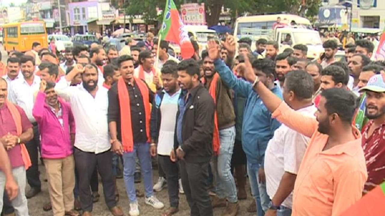 Chikkamagaluru: ಯುವಮೋರ್ಚಾ ಅಧ್ಯಕ್ಷ ಅವಿನಾಶ್ ಮೇಲೆ ಪೊಲೀಸರ ಹಲ್ಲೆ ಆರೋಪ: ಬಿಜೆಪಿಯಿಂದ ಬೃಹತ್ ಪ್ರತಿಭಟನೆ 