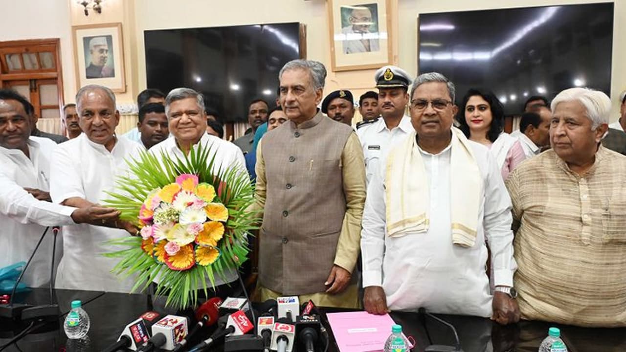 ಜಗದೀಶ್ ಶೆಟ್ಟರ್ ಸೇರಿ ಮೂವರು ನೂತನ ವಿಧಾನ ಪರಿಷತ್ ಸದಸ್ಯರ ಪ್ರಮಾಣವಚನ ಸ್ವೀಕಾರ ಜಗದೀಶ್ ಶೆಟ್ಟರ್ ಸೇರಿ ಮೂವರು ನೂತನ ವಿಧಾನ ಪರಿಷತ್ ಸದಸ್ಯರ ಪ್ರಮಾಣವಚನ ಸ್ವೀಕಾರ