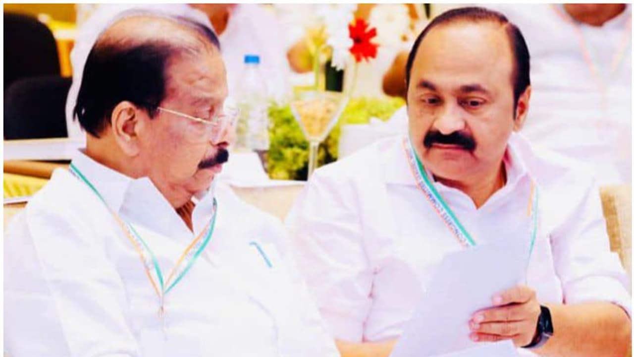 സുധാകരനും സതീശനുമെതിരായ കേസുകളിൽ ശക്തമായ പ്രതിഷേധത്തിന് കോൺഗ്രസ്; പൊലീസ് ആസ്ഥാനങ്ങളിലേക്ക് ഇന്ന് മാർച്ച് സുധാകരനും സതീശനുമെതിരായ കേസുകളിൽ ശക്തമായ പ്രതിഷേധത്തിന് കോൺഗ്രസ്; പൊലീസ് ആസ്ഥാനങ്ങളിലേക്ക് ഇന്ന് മാർച്ച്