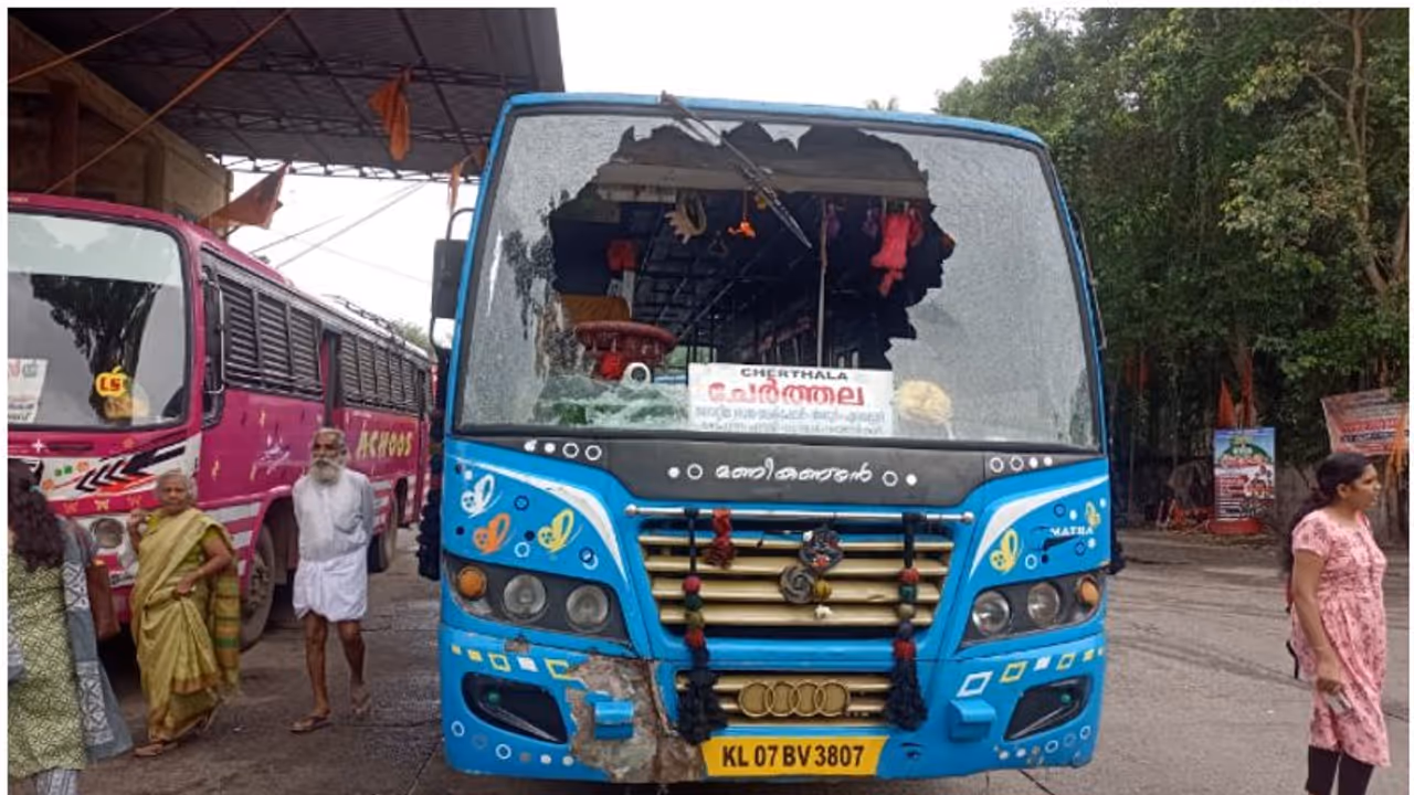 യുവസംരഭകന്റെ 5 ബസുകൾ രണ്ടാമതും അടിച്ചു തകർത്തു, പിന്നിൽ ബിഎംഎസെന്ന് ആരോപണം, നഷ്ടം എട്ട് ലക്ഷം! യുവസംരഭകന്റെ 5 ബസുകൾ രണ്ടാമതും അടിച്ചു തകർത്തു, പിന്നിൽ ബിഎംഎസെന്ന് ആരോപണം, നഷ്ടം എട്ട് ലക്ഷം!