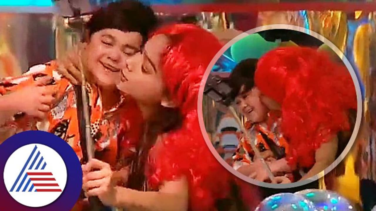 ಬೇಡ ಬೇಡ ಎಂದ್ರೂ ಗಾಯಕನಿಗೆ ಪದೇ ಪದೇ ಕಿಸ್ ಕೊಟ್ಟ ಬಿಗ್ಬಾಸ್ ಸ್ಪರ್ಧಿ: ಉರ್ಫಿ ಹೇಳಿದ್ದೇನು? ಬೇಡ ಬೇಡ ಎಂದ್ರೂ ಗಾಯಕನಿಗೆ ಪದೇ ಪದೇ ಕಿಸ್ ಕೊಟ್ಟ ಬಿಗ್ಬಾಸ್ ಸ್ಪರ್ಧಿ: ಉರ್ಫಿ ಹೇಳಿದ್ದೇನು?