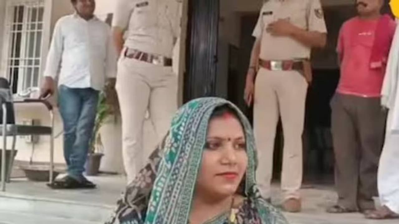 ഭാര്യയുടെ വിദ്യാഭ്യാസച്ചെലവ് വഹിക്കാൻ തയ്യാറല്ലെന്ന് ഭർത്താവ്; കാരണം കേട്ട് അമ്പരന്ന് പൊലീസ് ഭാര്യയുടെ വിദ്യാഭ്യാസച്ചെലവ് വഹിക്കാൻ തയ്യാറല്ലെന്ന് ഭർത്താവ്; കാരണം കേട്ട് അമ്പരന്ന് പൊലീസ്