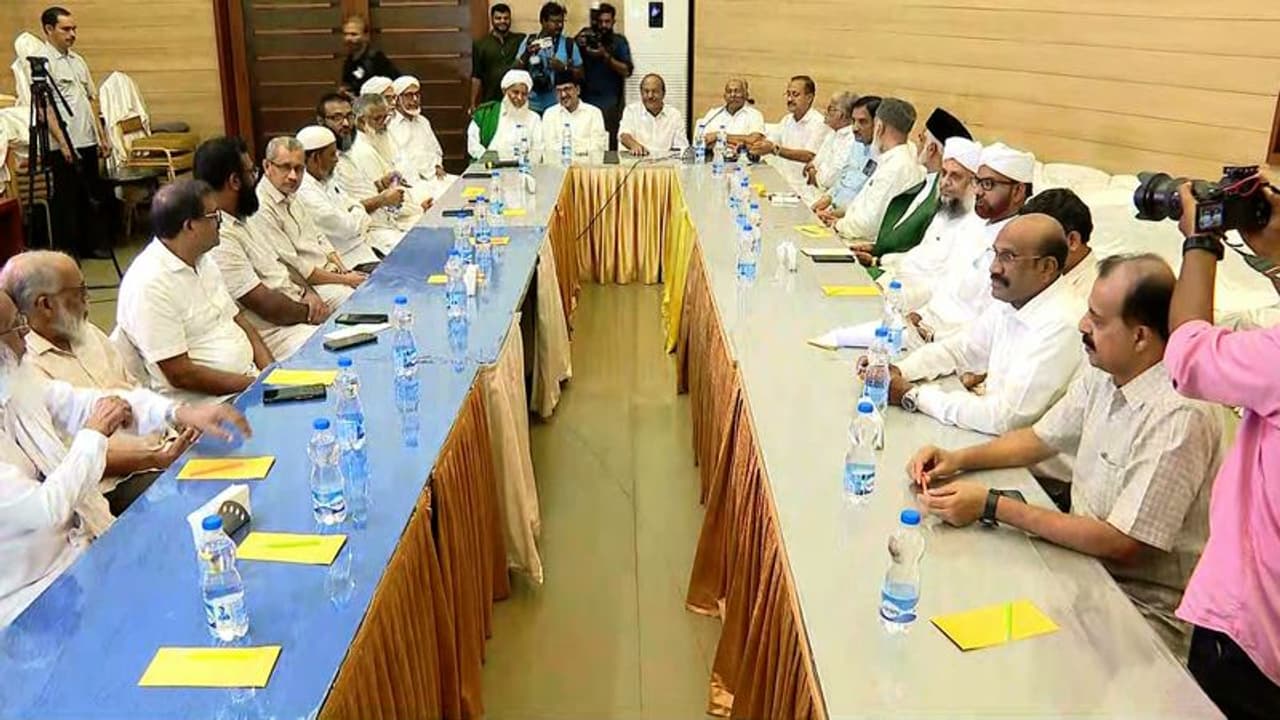 ഏക സിവിൽ കോഡ് മുസ്ലിം വിഭാഗത്തെ മാത്രം ബാധിക്കുന്നതല്ല, വർഗീയ ധ്രുവീകരണത്തിനുള്ള കെണിയിൽ വീഴരുത്: മുസ്ലിംലീഗ് ഏക സിവിൽ കോഡ് മുസ്ലിം വിഭാഗത്തെ മാത്രം ബാധിക്കുന്നതല്ല, വർഗീയ ധ്രുവീകരണത്തിനുള്ള കെണിയിൽ വീഴരുത്: മുസ്ലിംലീഗ്