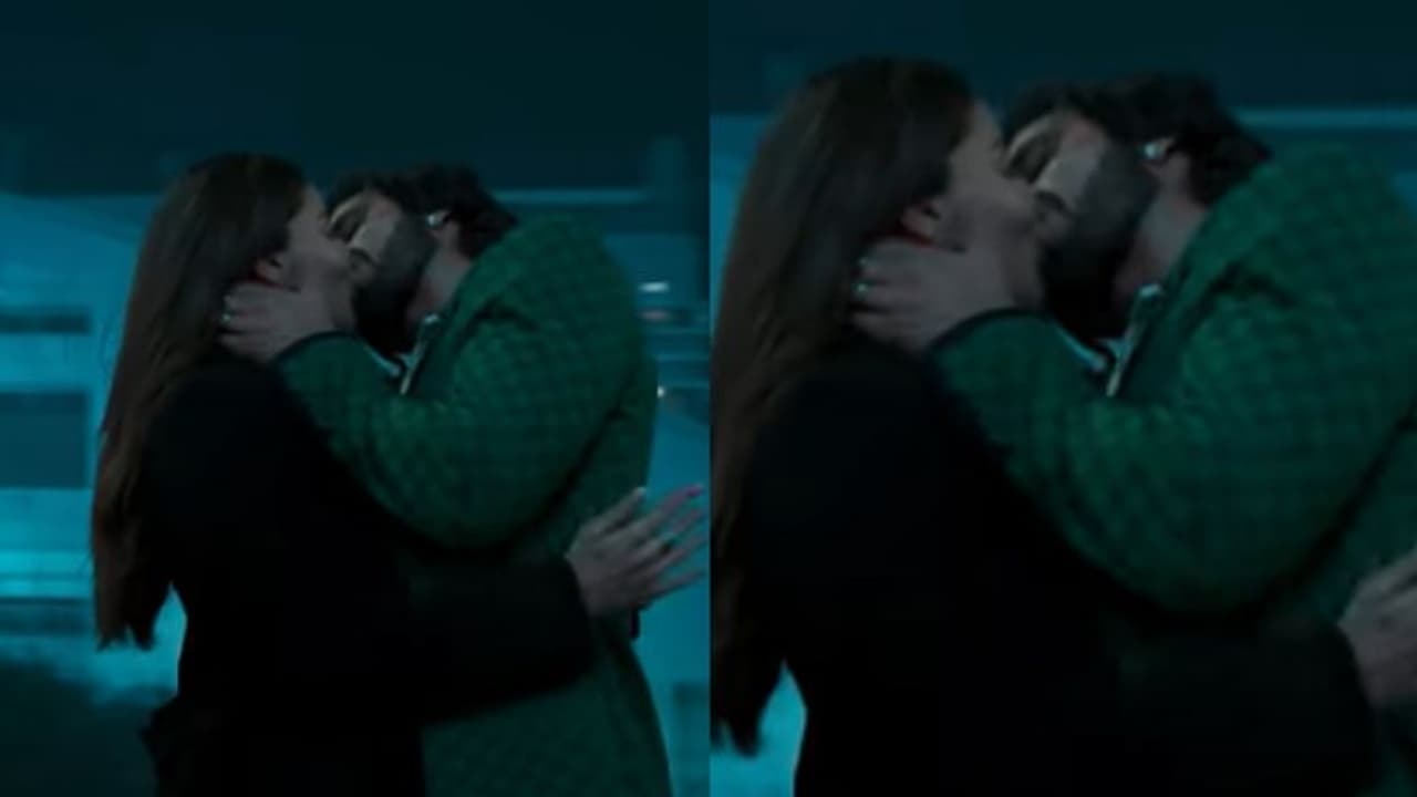 ಅಲಿಯಾ ಭಟ್ ರಣ್ವೀರ್ ಸಿಂಗ್ ಲಿಪ್ಕಿಸ್ ದೃಶ್ಯ ವೈರಲ್: ರಾಕಿ ರಾಣಿಯ ಪ್ರೇಮ್ ಕಹಾನಿ ರಿವೀಲ್ ಅಲಿಯಾ ಭಟ್ ರಣ್ವೀರ್ ಸಿಂಗ್ ಲಿಪ್ಕಿಸ್ ದೃಶ್ಯ ವೈರಲ್: ರಾಕಿ ರಾಣಿಯ ಪ್ರೇಮ್ ಕಹಾನಿ ರಿವೀಲ್