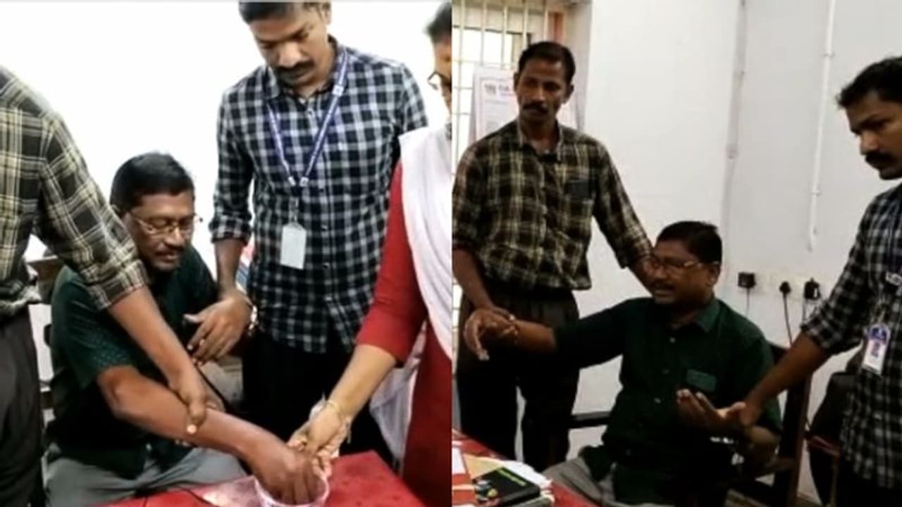 കൈക്കൂലി വാങ്ങുന്നതിനിടെ കൈയ്യോടെ പിടിയിൽ, പൊട്ടിക്കരഞ്ഞ് വില്ലേജ് അസിസ്റ്റന്റ്: അറസ്റ്റ് കൈക്കൂലി വാങ്ങുന്നതിനിടെ കൈയ്യോടെ പിടിയിൽ, പൊട്ടിക്കരഞ്ഞ് വില്ലേജ് അസിസ്റ്റന്റ്: അറസ്റ്റ്