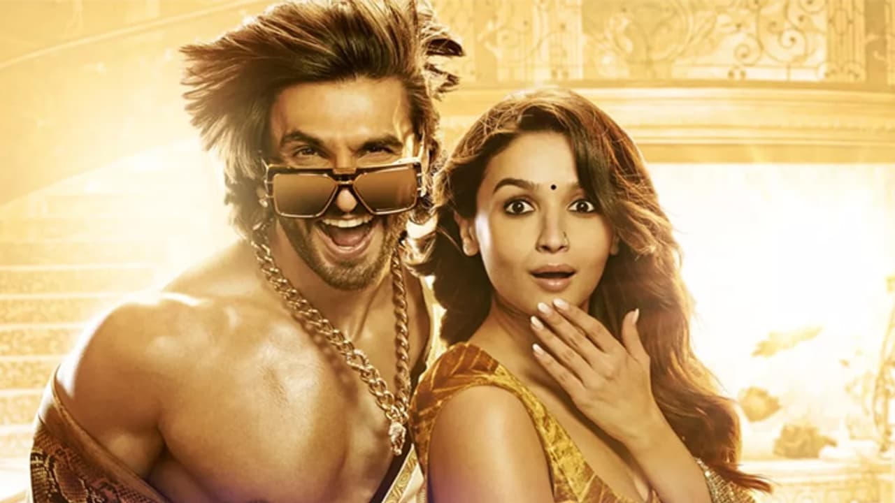 RRKPK: Ranveer Singh, Alia Bhatt steamy scenes from extended uncut medley goes viral [WATCH]