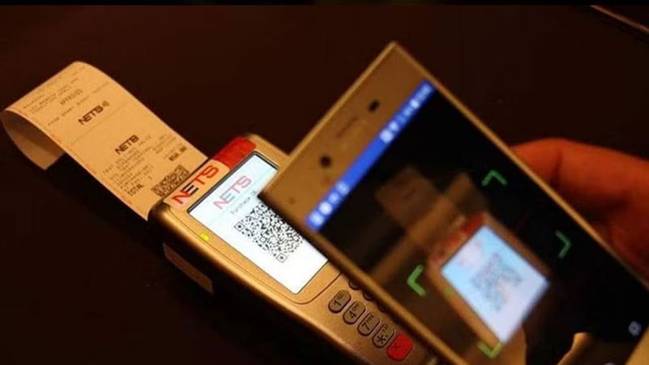 சிங்கப்பூர் இந்தோனேசியா நாடுகளிடையே QR Code பணப் பரிவர்த்தனை! ஆண்டு இறுதியில் அமல்!