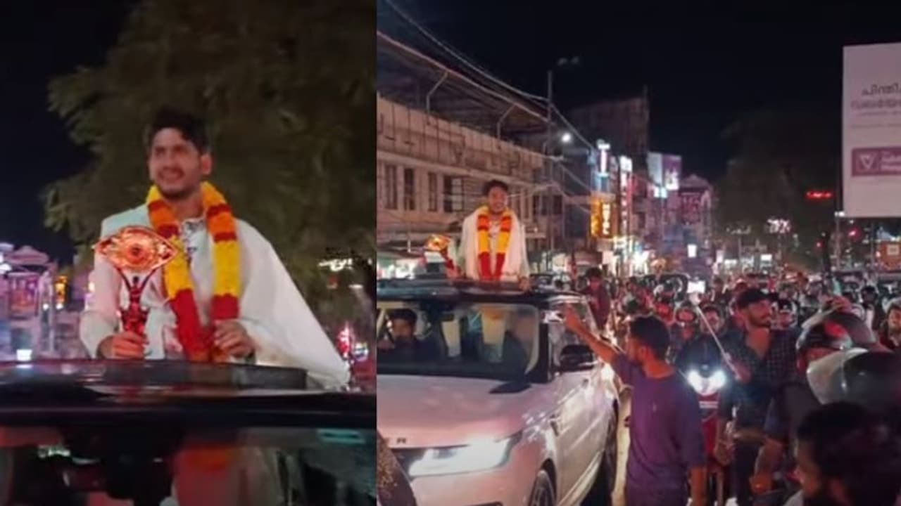 അമ്പമ്പോ എന്തൊരു ആവേശം; ജന്മനാട്ടിൽ മാരാർക്ക് വൻവരവേൽപ്, ട്രോഫിയുമായി കാറിന് മുകളിൽ താരം അമ്പമ്പോ എന്തൊരു ആവേശം; ജന്മനാട്ടിൽ മാരാർക്ക് വൻവരവേൽപ്, ട്രോഫിയുമായി കാറിന് മുകളിൽ താരം