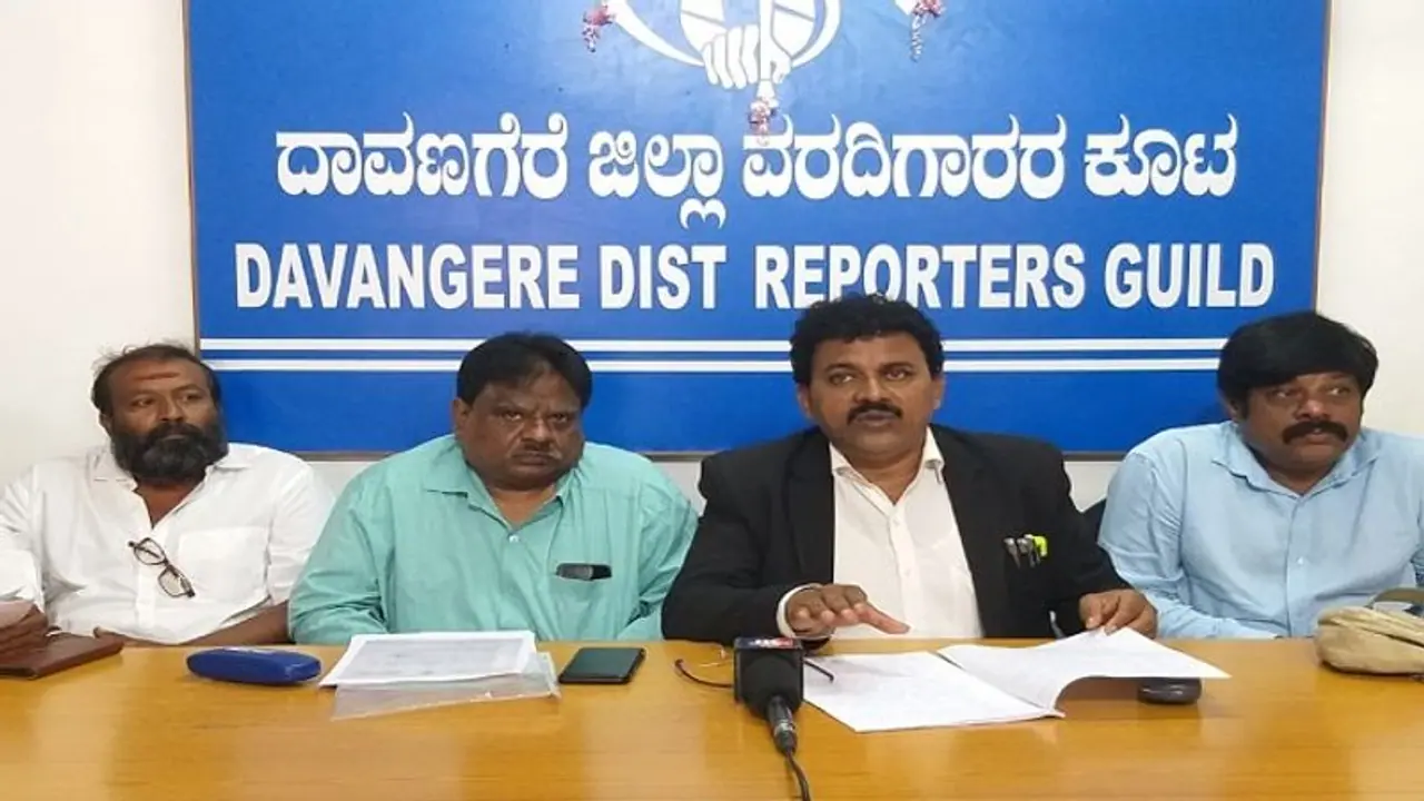 ದಾವಣಗೆರೆ: ನಿಯಮ ಉಲ್ಲಂಘಣೆ, ವಾಲ್ಮೀಕಿ ಟ್ರಸ್ಟ್ ಸೂಪರ್ ಸೀಡ್ ಮಾಡಲು ಪ್ರಕರಣ ದಾಖಲು ದಾವಣಗೆರೆ: ನಿಯಮ ಉಲ್ಲಂಘಣೆ, ವಾಲ್ಮೀಕಿ ಟ್ರಸ್ಟ್ ಸೂಪರ್ ಸೀಡ್ ಮಾಡಲು ಪ್ರಕರಣ ದಾಖಲು