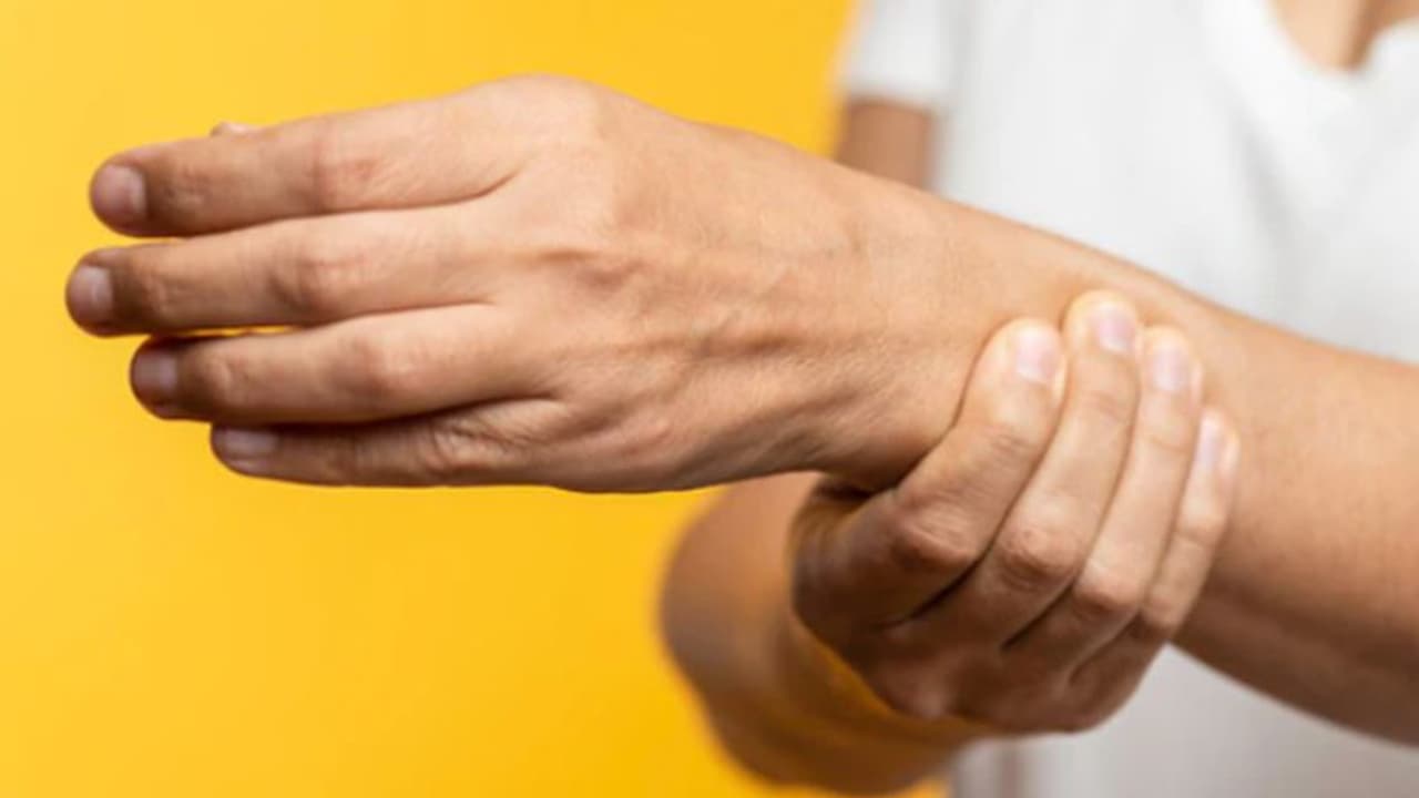 Health Tips: എല്ലുകളുടെ ആരോഗ്യത്തിനായി ഒഴിവാക്കേണ്ട അഞ്ച് ഭക്ഷണങ്ങള്... Health Tips: എല്ലുകളുടെ ആരോഗ്യത്തിനായി ഒഴിവാക്കേണ്ട അഞ്ച് ഭക്ഷണങ്ങള്...