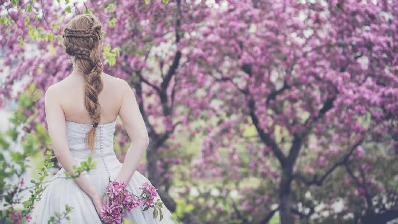 വിവാഹത്തിന് വധു വെള്ള വസ്ത്രം ധരിക്കാൻ പാടില്ലെന്ന് വരന്റെ വിലക്ക്; കാരണം കേട്ട് അമ്പരന്ന് ബന്ധുക്കൾ