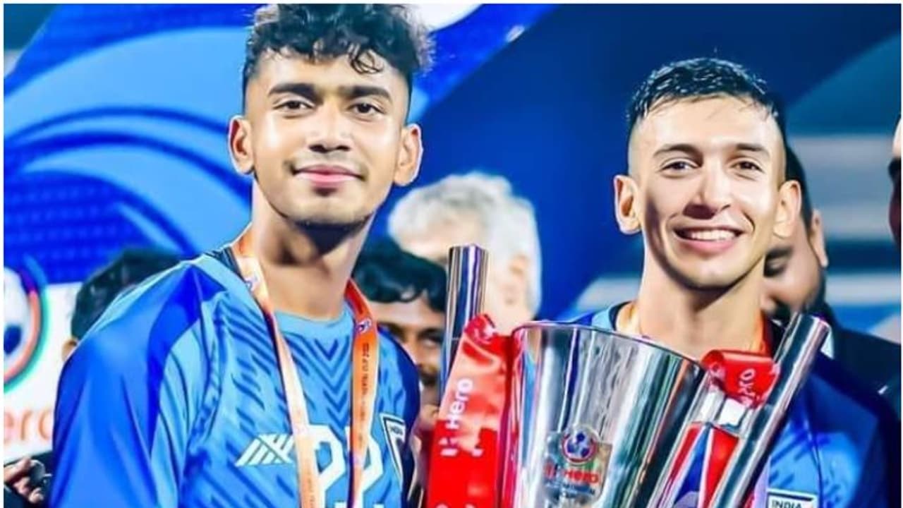 ആഷിഖ് തുടങ്ങി, സഹല് മറിച്ചു നല്കി, ചാംഗ്തേ ഫിനിഷ് ചെയ്തു! ഇന്ത്യയുടെ ഗോളിന് പിന്നില് മലയാളി കൂട്ടുകെട്ട് ആഷിഖ് തുടങ്ങി, സഹല് മറിച്ചു നല്കി, ചാംഗ്തേ ഫിനിഷ് ചെയ്തു! ഇന്ത്യയുടെ ഗോളിന് പിന്നില് മലയാളി കൂട്ടുകെട്ട്