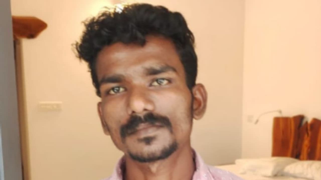 പ്രവാസിയുടെ പൂട്ടിയിട്ട വീടിന്റെ മുന്വശത്തെ കതക് പൊളിച്ച് മോഷണം, തിരുവനന്തപുരത്ത് യുവാവ് പിടിയില് പ്രവാസിയുടെ പൂട്ടിയിട്ട വീടിന്റെ മുന്വശത്തെ കതക് പൊളിച്ച് മോഷണം, തിരുവനന്തപുരത്ത് യുവാവ് പിടിയില്