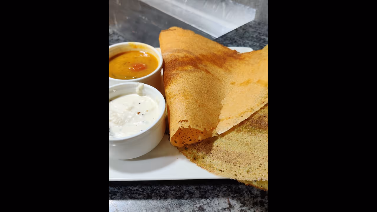 மசால் தோசைக்கு சாம்பார் இல்லையா? வழக்கு போட்ட நபர்.. ஹோட்டலுக்கு 3500 அபராதம் விதித்த நீதிமன்றம்..