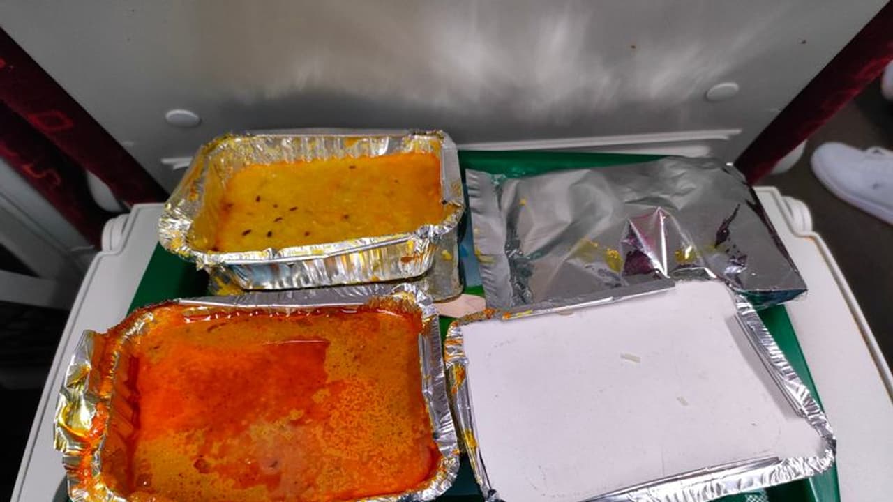 “ இந்த மோசமான உணவுக்கு ரூ.250 கொடுக்கணுமா” வந்தே பாரத் ரயில் பயணியின் வைரல் ட்வீட்.. IRCTC பதில் “ இந்த மோசமான உணவுக்கு ரூ.250 கொடுக்கணுமா” வந்தே பாரத் ரயில் பயணியின் வைரல் ட்வீட்.. IRCTC பதில்