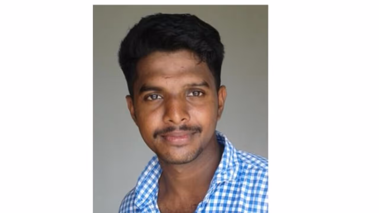 എടിഎമ്മിൽ നിന്ന് പണം പിൻവലിച്ചു, പിന്നാലെ ചെങ്ങന്നൂർ സ്വദേശിയായ സിആർപിഎഫ് ഉദ്യോഗസ്ഥനെ കാണാതായി എടിഎമ്മിൽ നിന്ന് പണം പിൻവലിച്ചു, പിന്നാലെ ചെങ്ങന്നൂർ സ്വദേശിയായ സിആർപിഎഫ് ഉദ്യോഗസ്ഥനെ കാണാതായി