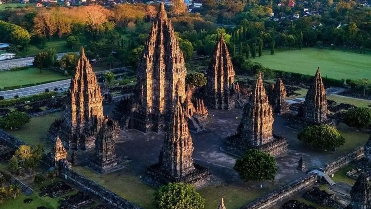 ''ఇండోనేషియా ముస్లింలు ఇప్ప‌టికీ తమ హిందూ బౌద్ధ గ‌త వైభ‌వ వేడుక‌ల‌ను ఘ‌నంగా జ‌రుపుకుంటారు..'' 