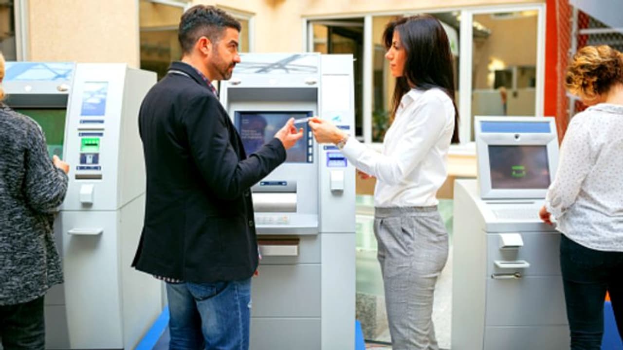 എടിഎം കാർഡ് തട്ടിപ്പ് മുന്നറിയിപ്പ്; പണം നഷ്ടപ്പെടാതിരിക്കാൻ ഈ തട്ടിപ്പുകൾ അറിഞ്ഞിരിക്കുക എടിഎം കാർഡ് തട്ടിപ്പ് മുന്നറിയിപ്പ്; പണം നഷ്ടപ്പെടാതിരിക്കാൻ ഈ തട്ടിപ്പുകൾ അറിഞ്ഞിരിക്കുക