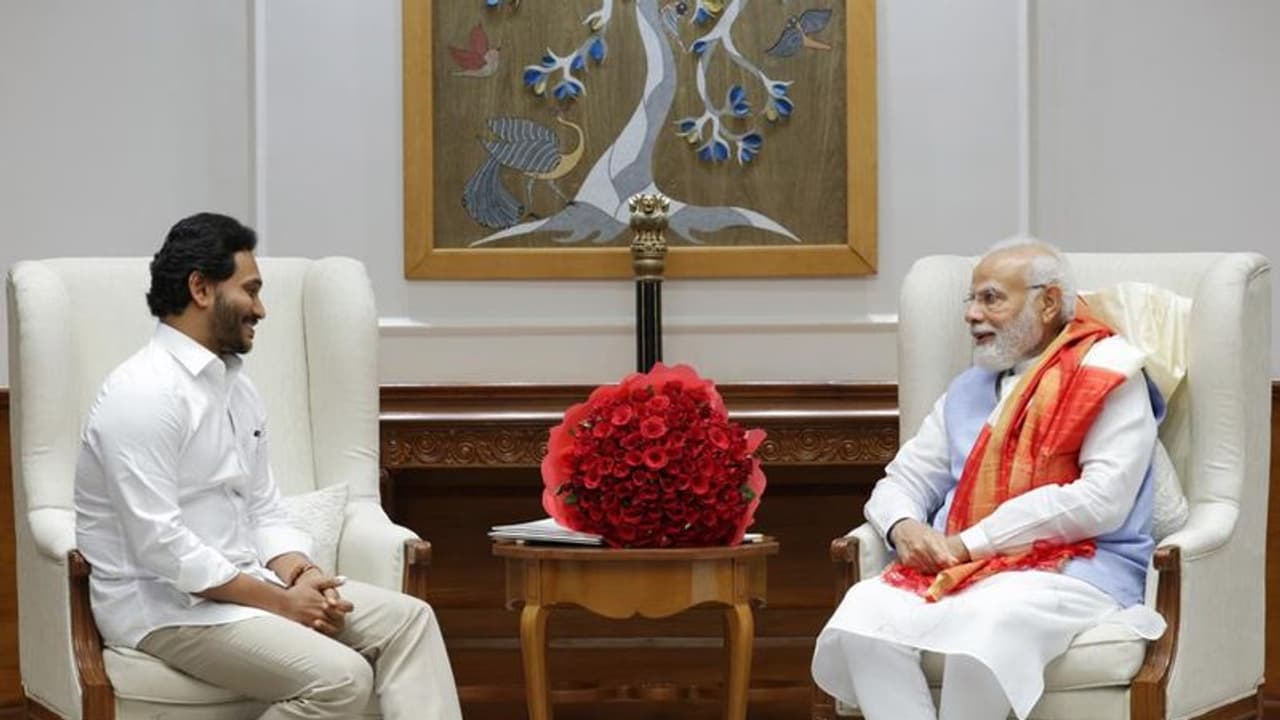 AP Early Polls: ఏపీలో ముందస్తు ఎన్నికలు ?.. మోదీ, షాలకు చెప్పిన జగన్ ! AP Early Polls: ఏపీలో ముందస్తు ఎన్నికలు ?.. మోదీ, షాలకు చెప్పిన జగన్ !