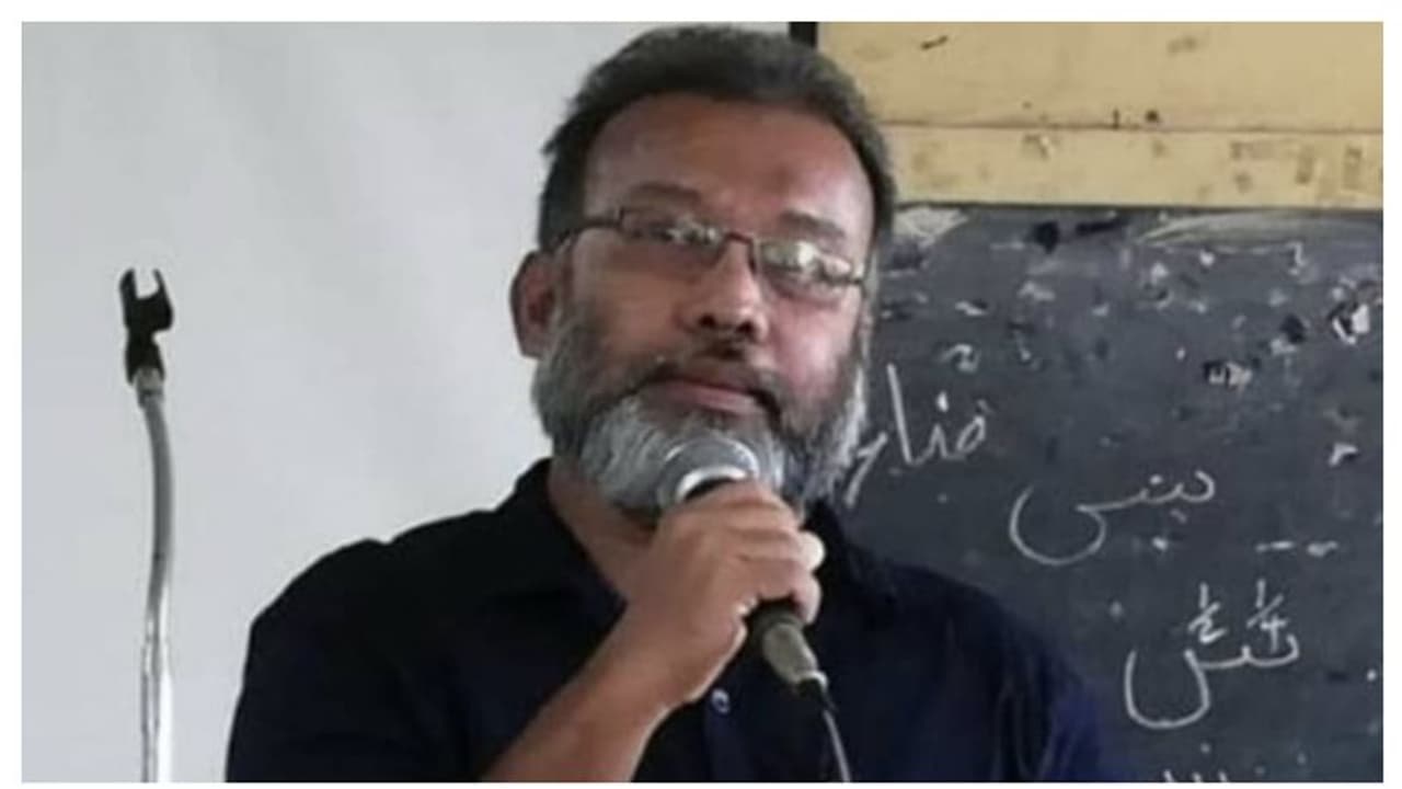 മലപ്പുറത്ത് ബോധവൽക്കരണ ക്ലാസ് എടുക്കുന്നതിനിടെ വിരമിച്ച അധ്യാപകൻ കുഴഞ്ഞ് വീണ് മരിച്ചു മലപ്പുറത്ത് ബോധവൽക്കരണ ക്ലാസ് എടുക്കുന്നതിനിടെ വിരമിച്ച അധ്യാപകൻ കുഴഞ്ഞ് വീണ് മരിച്ചു