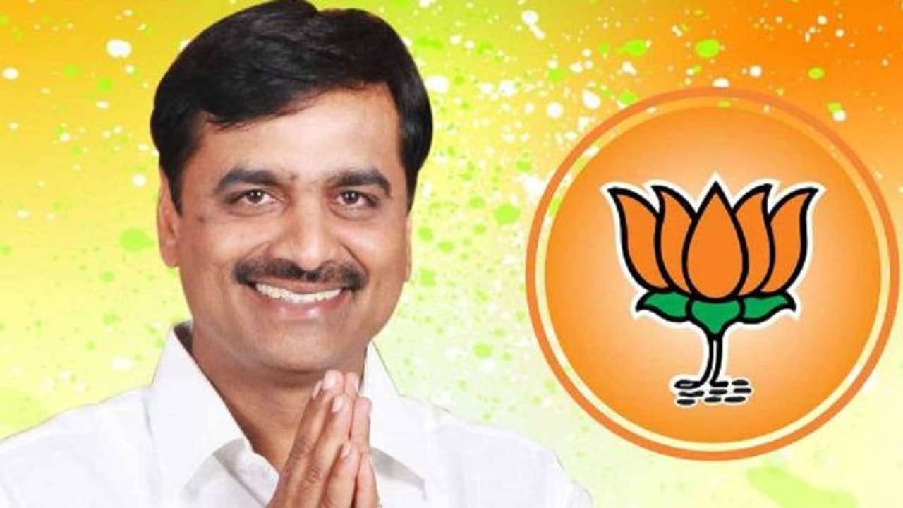 ಮಾಜಿ ಸಚಿವ ಸೋಮಣ್ಣ ದೂರಿನ ಹಿನ್ನೆಲೆ: ವಿಜಯೇಂದ್ರ ಆಪ್ತ ರುದ್ರೇಶ್ ಸೇರಿದಂತೆ 15 ಜನರಿಗೆ ಬಿಜೆಪಿ ನೋಟಿಸ್ ಮಾಜಿ ಸಚಿವ ಸೋಮಣ್ಣ ದೂರಿನ ಹಿನ್ನೆಲೆ: ವಿಜಯೇಂದ್ರ ಆಪ್ತ ರುದ್ರೇಶ್ ಸೇರಿದಂತೆ 15 ಜನರಿಗೆ ಬಿಜೆಪಿ ನೋಟಿಸ್