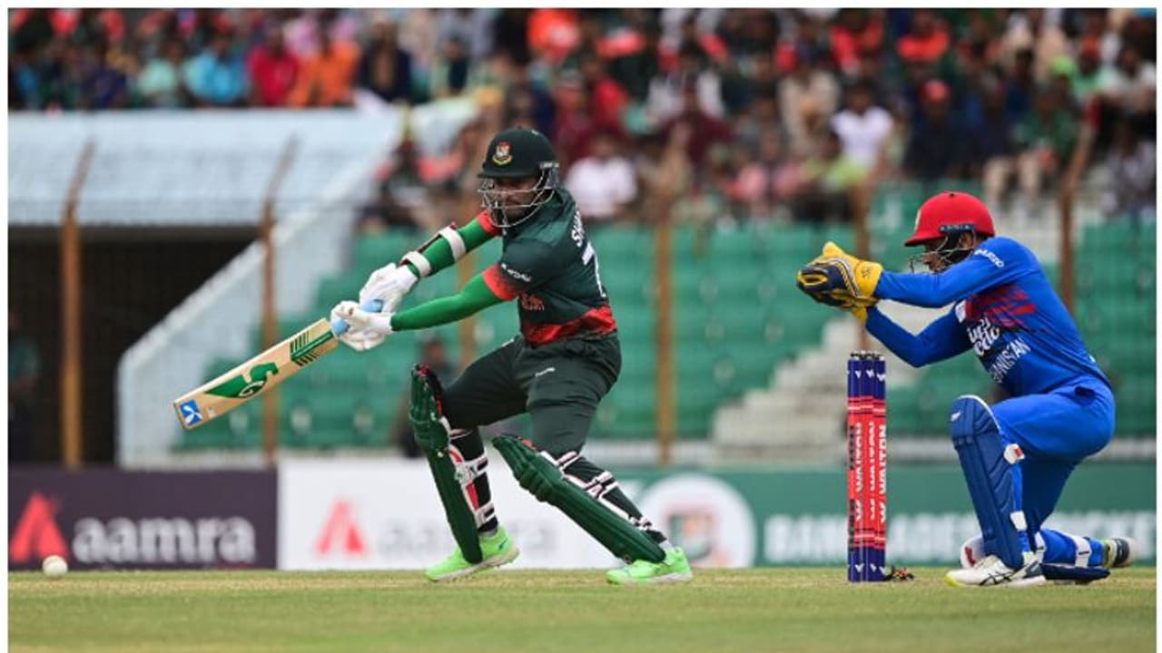 അഫ്ഗാന് മുന്നില് കളി മറന്ന് ബംഗ്ലാദേശ്, തകര്ന്നടിഞ്ഞു; ആദ്യ ഏകദിനം കൈവിട്ടു അഫ്ഗാന് മുന്നില് കളി മറന്ന് ബംഗ്ലാദേശ്, തകര്ന്നടിഞ്ഞു; ആദ്യ ഏകദിനം കൈവിട്ടു