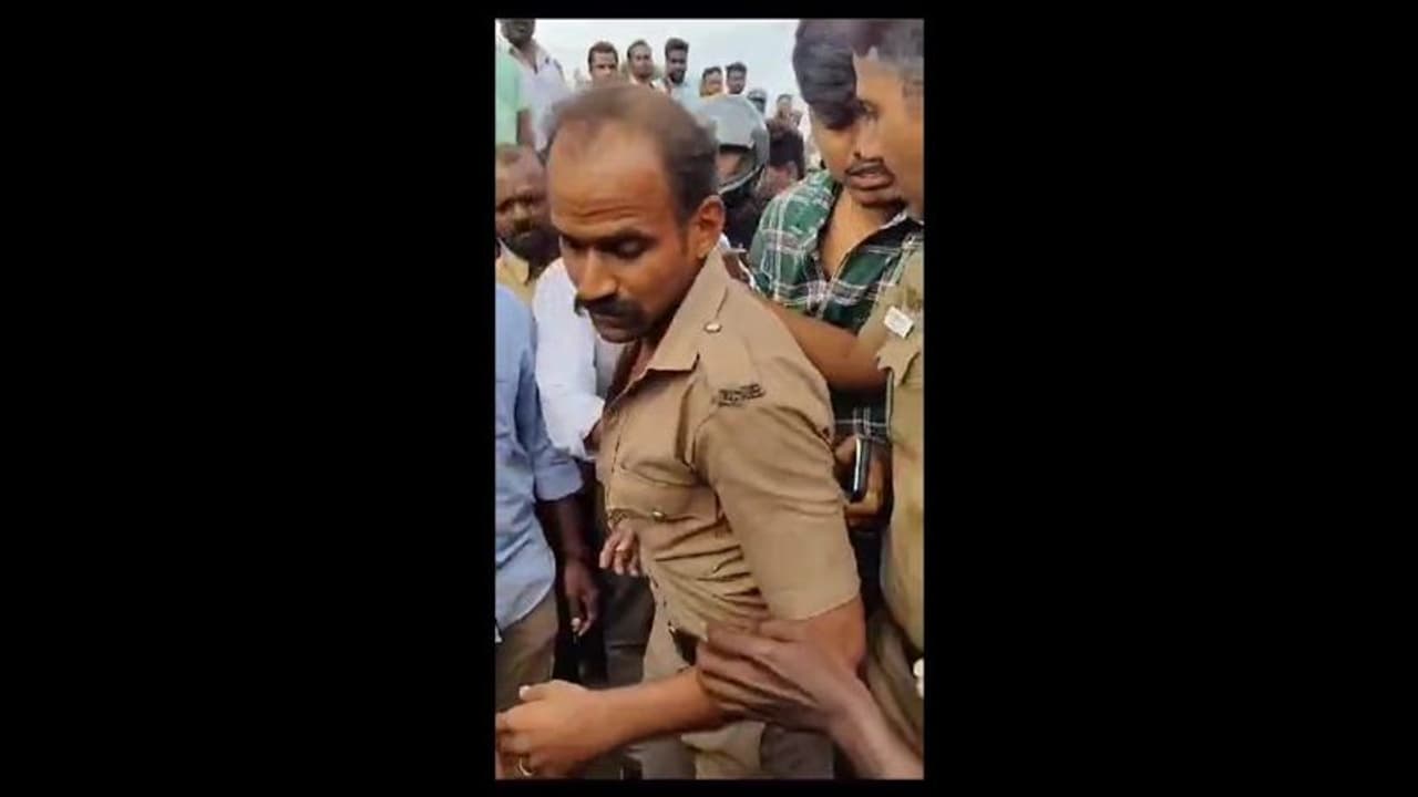 திருப்பூரில் போலீஸ் வாகனம் மோதி சிறுமி உயிரிழப்பு; பொதுமக்கள் கொந்தளிப்பு