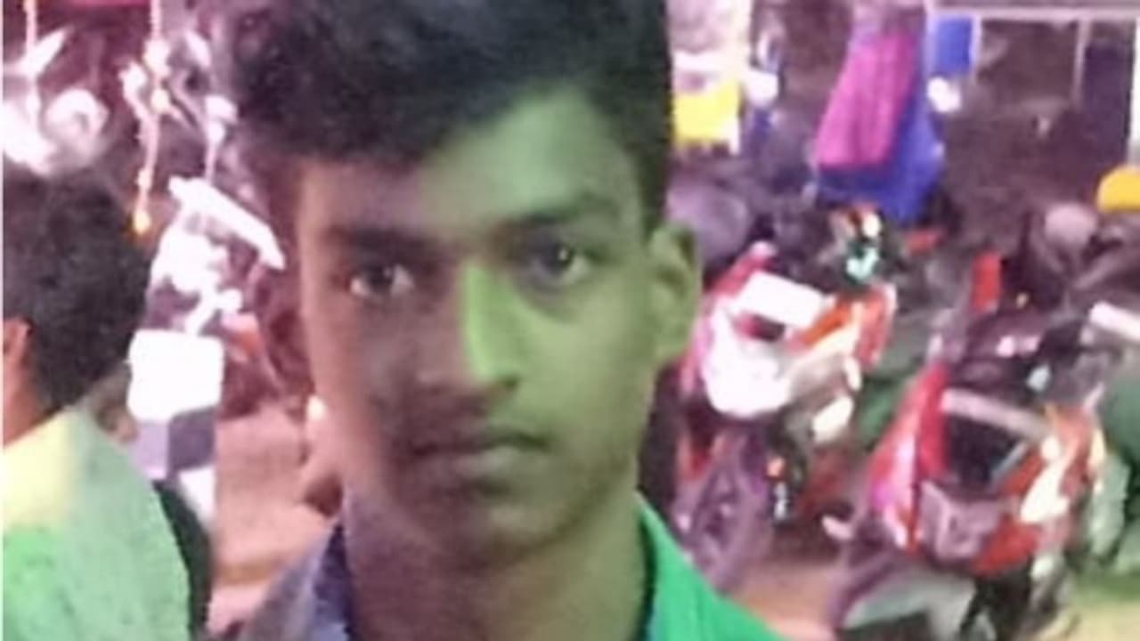 രാവിലെ കുളത്തിൽ കുളിക്കാൻ പോയ മകൻ മടങ്ങിവന്നില്ല, തിരക്കിപ്പോയ അമ്മ കണ്ടത് നെഞ്ചുരുകുന്ന കാഴ്ച